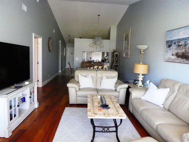 7593 Tahiti Lane 204, Lake Worth, FL 33467