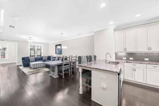 1097 Township Square, Alpharetta, GA 30022