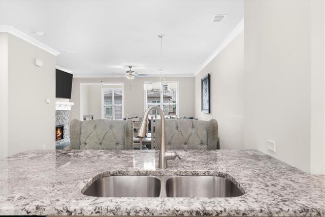 1097 Township Square, Alpharetta, GA 30022