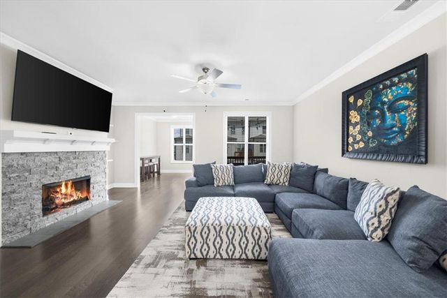1097 Township Square, Alpharetta, GA 30022