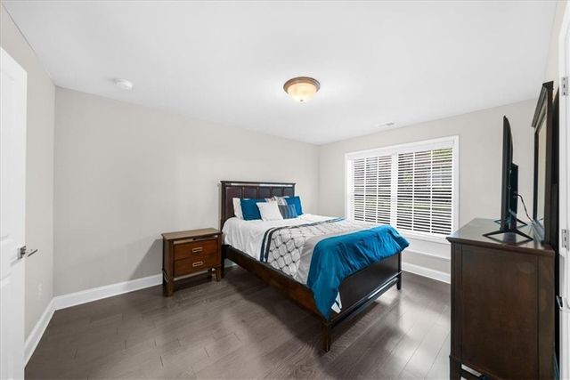 1097 Township Square, Alpharetta, GA 30022
