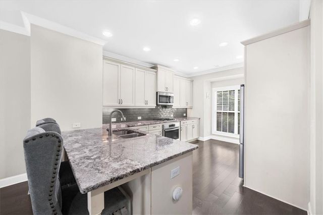 1097 Township Square, Alpharetta, GA 30022