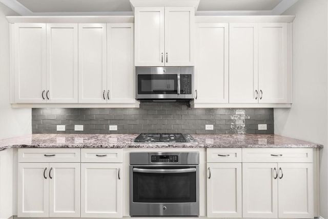 1097 Township Square, Alpharetta, GA 30022