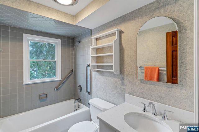 14 Porter Avenue, Tenafly, NJ 07670