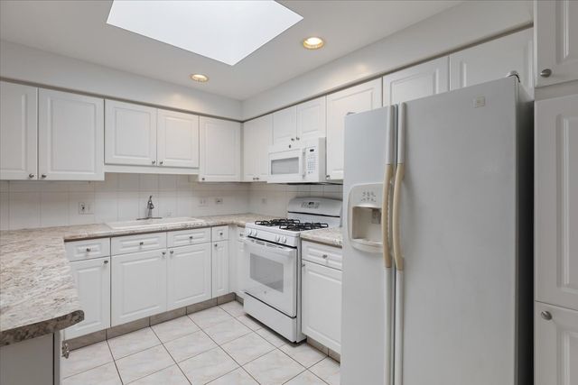 5 S Pine Street 509, Mount Prospect, IL 60056