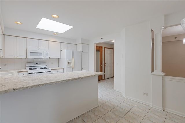 5 S Pine Street 509, Mount Prospect, IL 60056