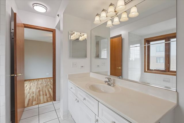 5 S Pine Street 509, Mount Prospect, IL 60056