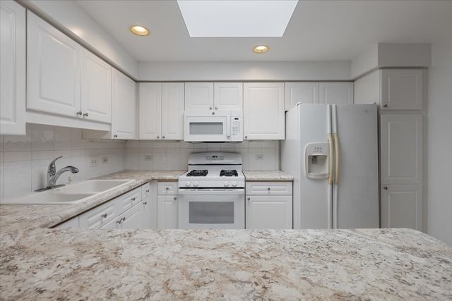 5 S Pine Street 509, Mount Prospect, IL 60056