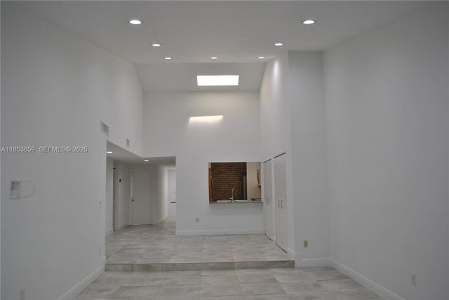 19941 NE 5th Court 3M, Miami, FL 33179