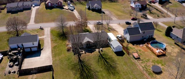 1075 Heatherwood Rd, Pleasant View, TN 37146