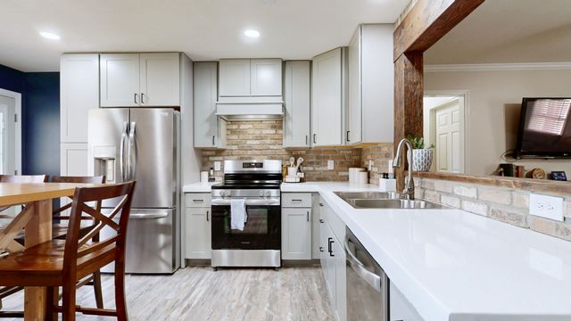 1075 Heatherwood Rd, Pleasant View, TN 37146