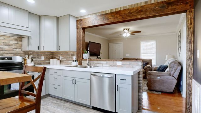 1075 Heatherwood Rd, Pleasant View, TN 37146