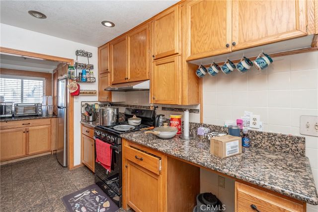 16464 Desert Knoll Drive, Victorville, CA 92395