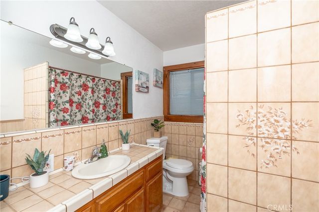 16464 Desert Knoll Drive, Victorville, CA 92395