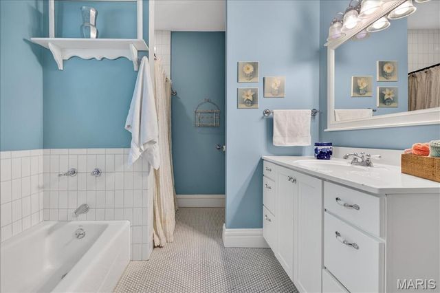 108 N Old Orchard Avenue, Webster Groves, MO 63119