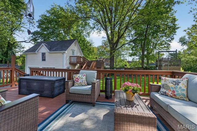 108 N Old Orchard Avenue, Webster Groves, MO 63119