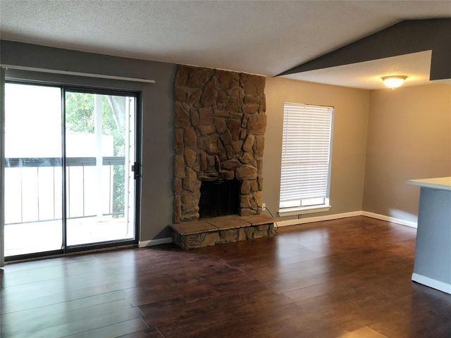17331 Red Oak Drive 32, Houston, TX 77090