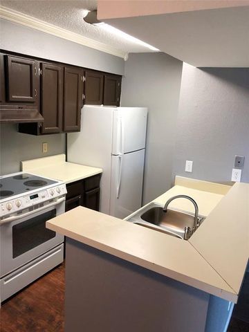 17331 Red Oak Drive 32, Houston, TX 77090