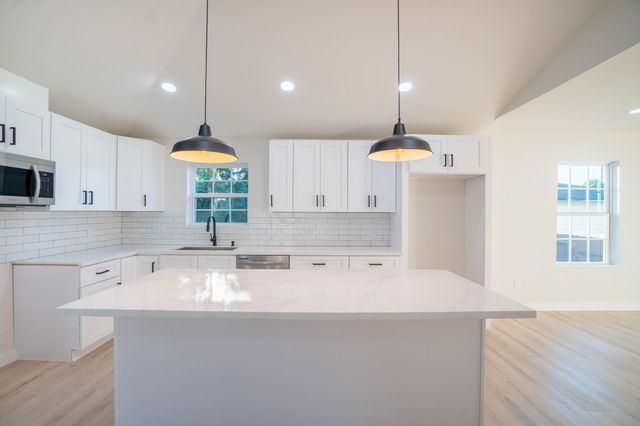 1310 E 34th Street, Houston, TX 77022