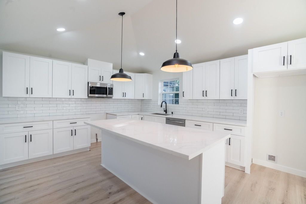 1310 E 34th Street, Houston, TX 77022