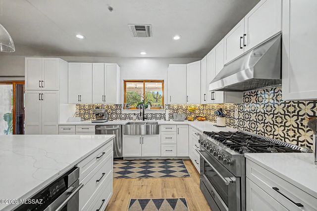 10909 N Sandra Road, Tucson, AZ 85742
