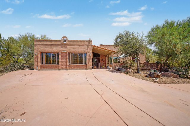 10909 N Sandra Road, Tucson, AZ 85742