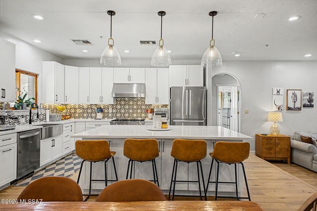 10909 N Sandra Road, Tucson, AZ 85742