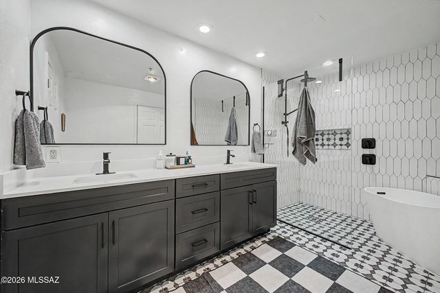 10909 N Sandra Road, Tucson, AZ 85742