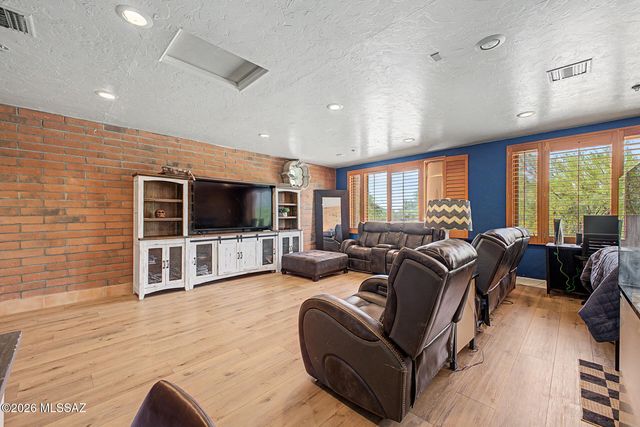 10909 N Sandra Road, Tucson, AZ 85742