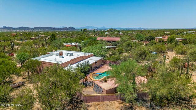10909 N Sandra Road, Tucson, AZ 85742