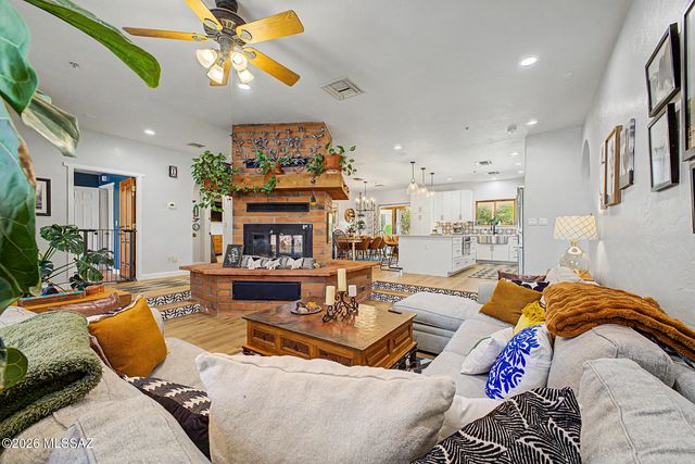 10909 N Sandra Road, Tucson, AZ 85742