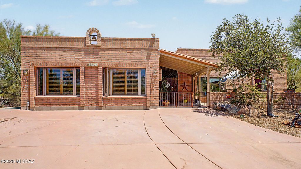 10909 N Sandra Road, Tucson, AZ 85742
