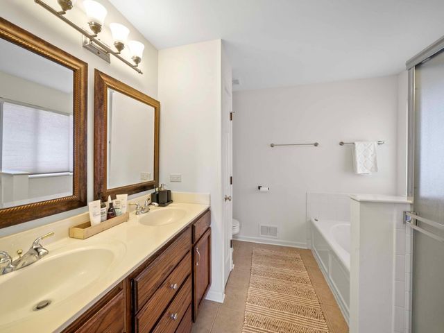 2521 WATERFORD Lane, Lake In The Hills, IL 60156