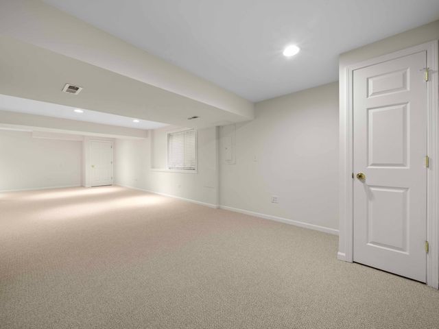 2521 WATERFORD Lane, Lake In The Hills, IL 60156