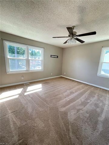 110 Kingsbridge LN, Yorktown, VA 23692