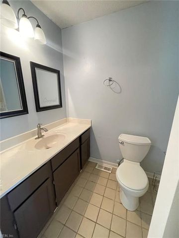110 Kingsbridge LN, Yorktown, VA 23692