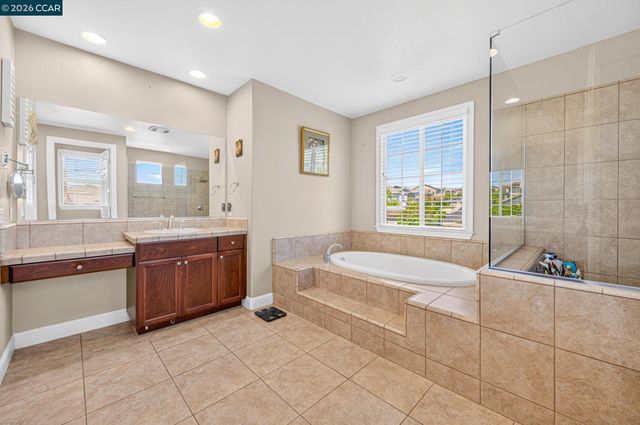 9701 Sara Ann Ct, Dublin, CA 94568