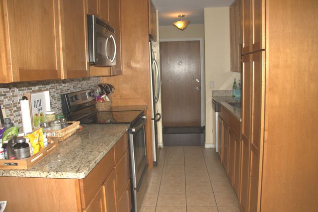 6000 Oakwood Drive 4D, Lisle, IL 60532
