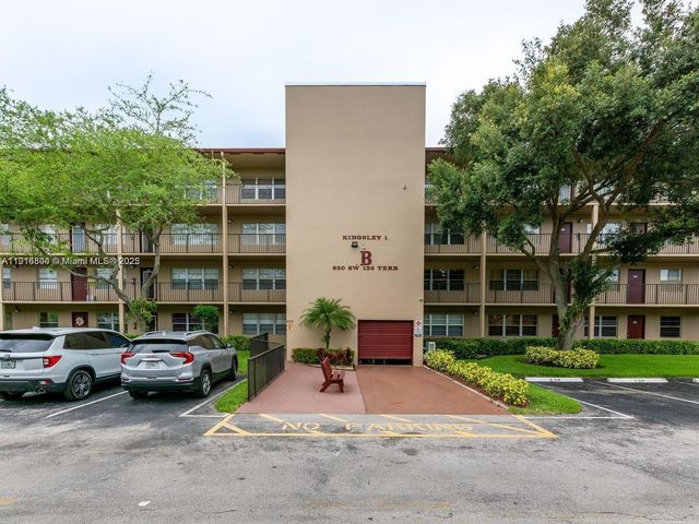 850 SW 133rd Ter 206B, Pembroke Pines, FL 33027