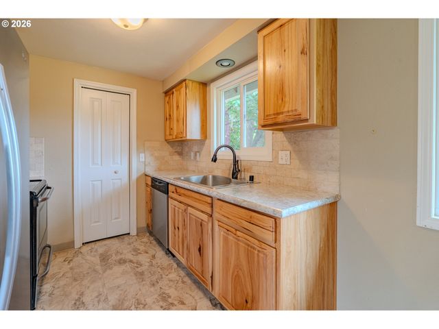 1720 Nw 103RD St, Vancouver, WA 98685