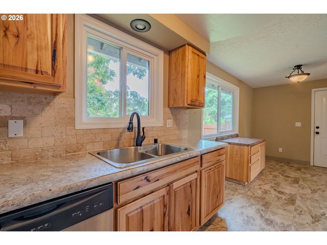 1720 Nw 103RD St, Vancouver, WA 98685