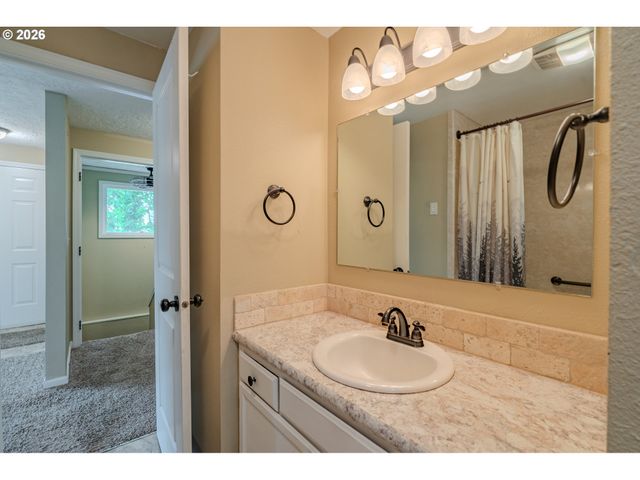 1720 Nw 103RD St, Vancouver, WA 98685