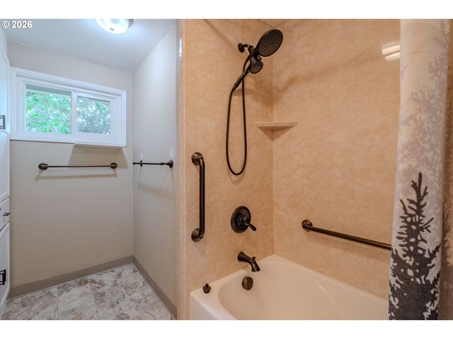 1720 Nw 103RD St, Vancouver, WA 98685