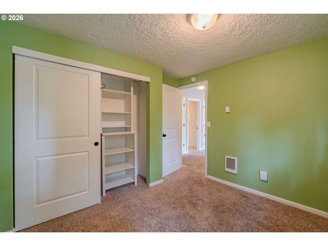 1720 Nw 103RD St, Vancouver, WA 98685
