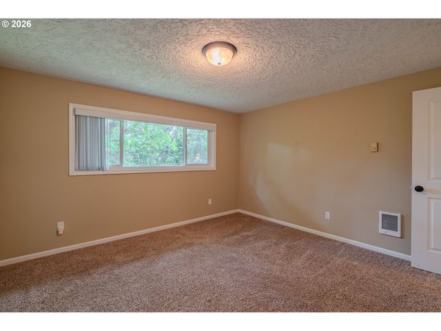 1720 Nw 103RD St, Vancouver, WA 98685
