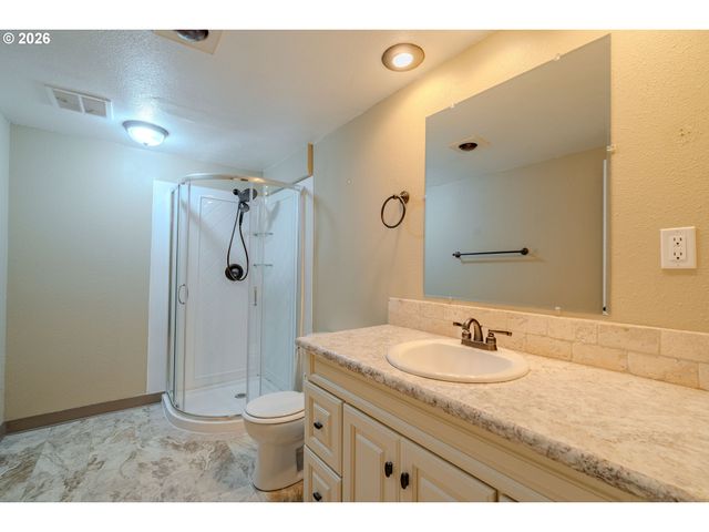 1720 Nw 103RD St, Vancouver, WA 98685