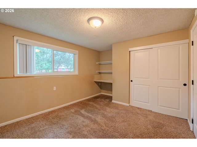 1720 Nw 103RD St, Vancouver, WA 98685