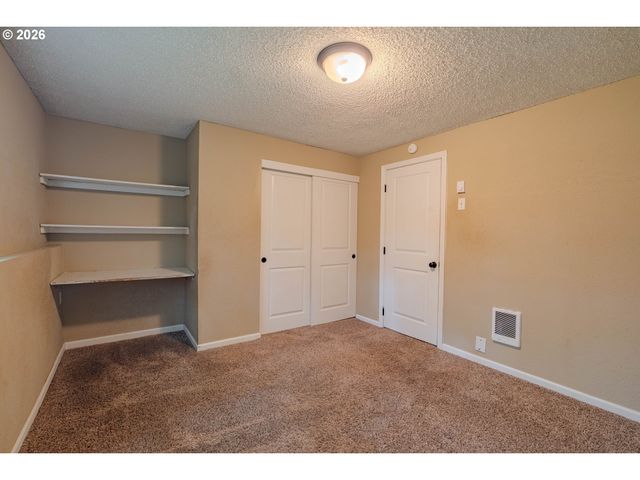 1720 Nw 103RD St, Vancouver, WA 98685