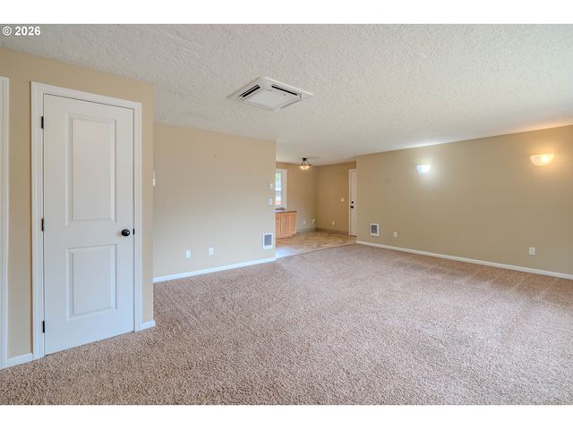 1720 Nw 103RD St, Vancouver, WA 98685