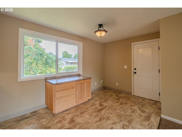 1720 Nw 103RD St, Vancouver, WA 98685